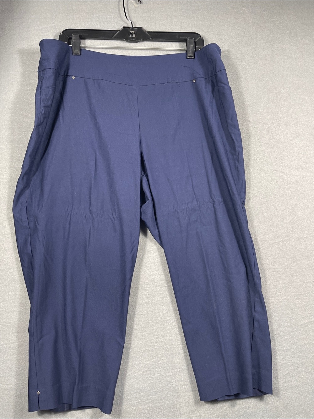 Women's Navy Cropped Pants